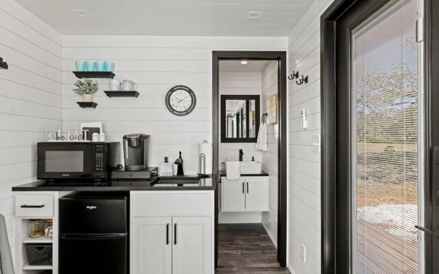 New Wilderness Hideout-cozy Container Home