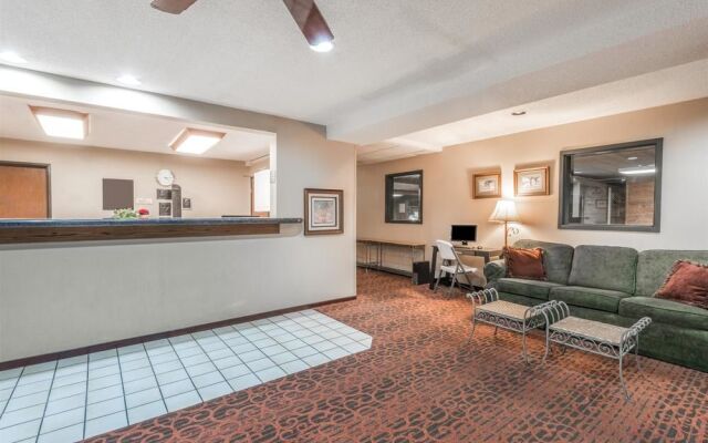 Super 8 By Wyndham Salina I-70