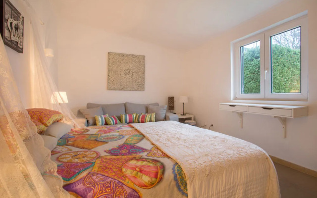 Petunia - Guest House