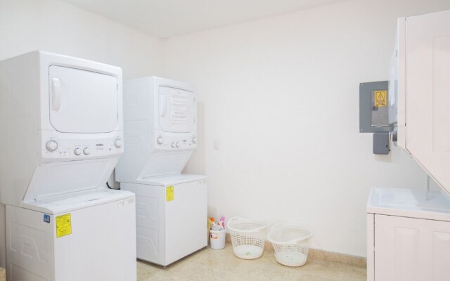 Stunning 2BR Condo Breathtaking Sky Bar Rooftop Pool Gym