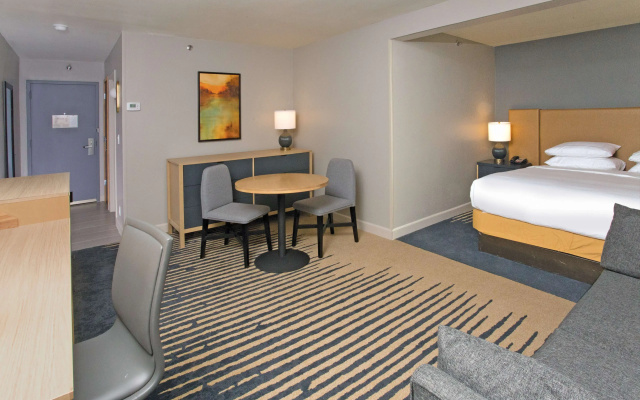 DoubleTree by Hilton Chico