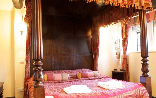 George & Pilgrims Hotel