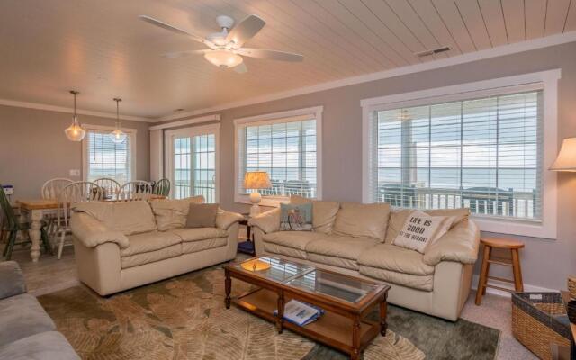 Dip Inn by Oak Island Accommodations