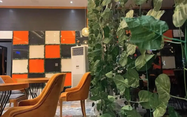 GlassTop Lounge