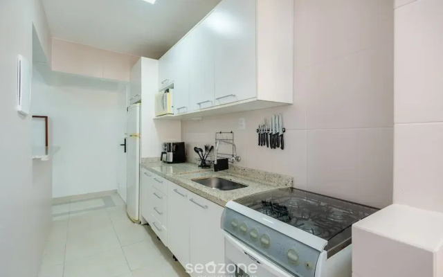 Apt in B.C Just Steps From the Beach Cec0501