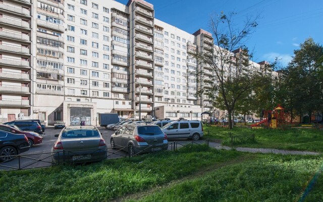FlatHome24 on Prospekt Bolshevikov 9