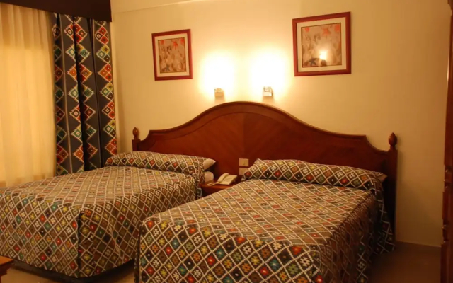 Palm Beach Host Mark