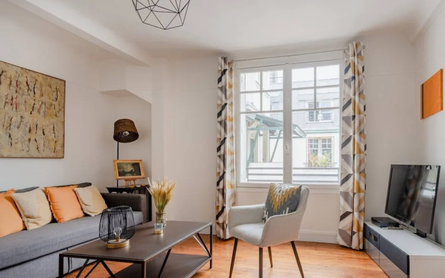 Eiffel Tower Saint Residence