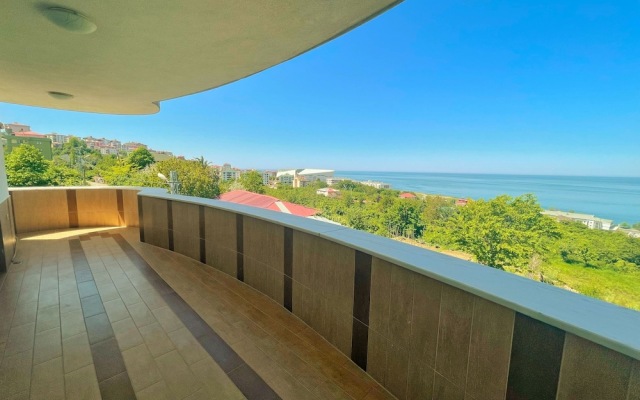 Lustra Garden Suite