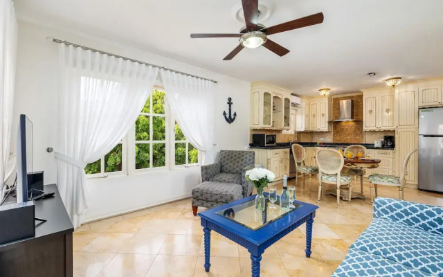 Cozy 1br1ba w Balcony Pool in Great Location