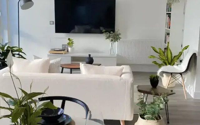 Stylish London Flat - Private Terrace - City View