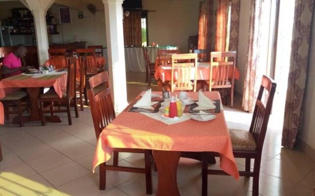 Uhuru 50 Hotel Kasese