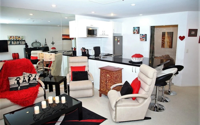 Beautiful Apartment With Patio