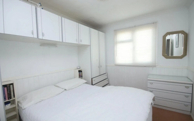 42A Medmerry Park 2 Bedroom Chalet