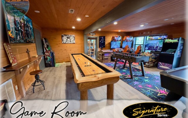 Tennessee Treasure 11 Beds Pool Theater