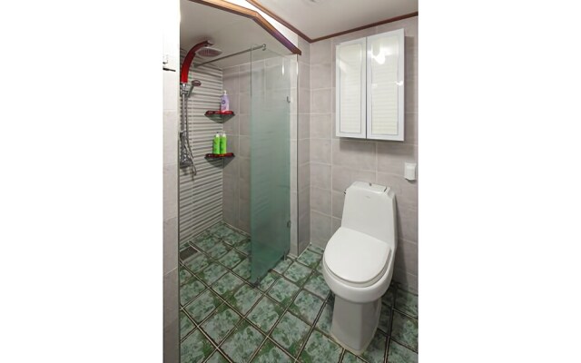 Yeosu Tirol Pension