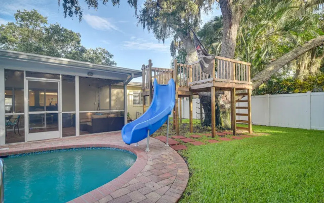 Private Pool, Slide & Treehouse: Largo Retreat