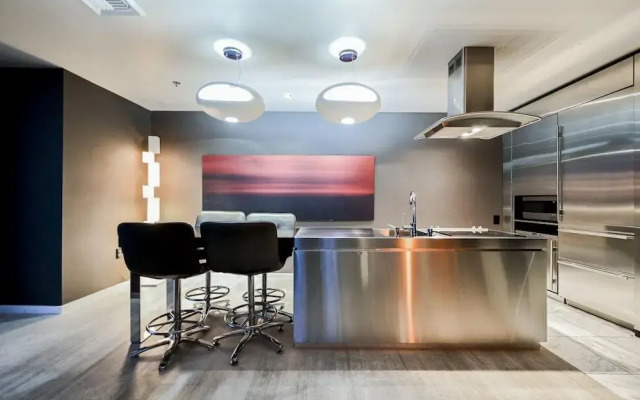 StripViewSuites at Palms Place Penthouses