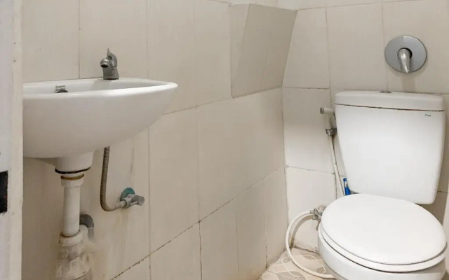 The Karins Guesthouse by OYO Rooms