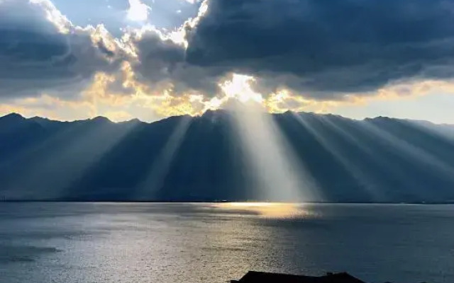 Haishanghua Lake View Villa