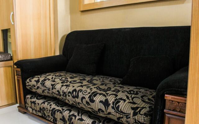 Comfortable and Fully Furnished 1BR Green Pramuka Apartment