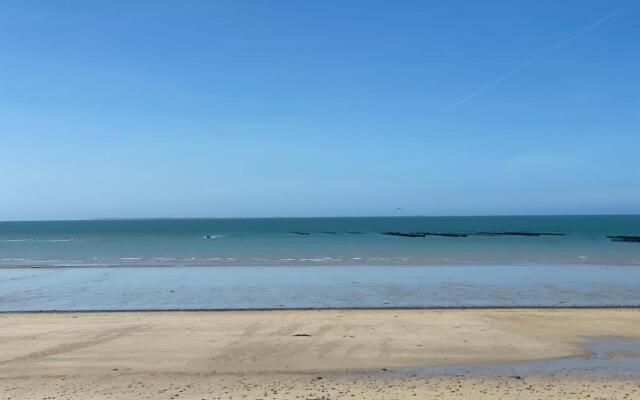 L Alouette by Icone Collection