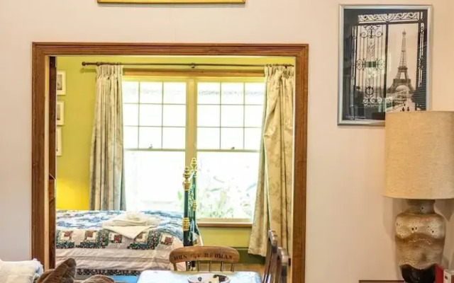 The Spotted Cow City Fringe Pet-friendly