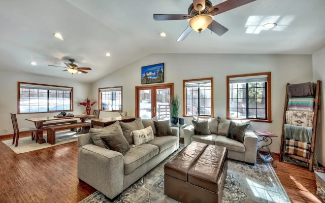 1760t Thunderbird Cabin 3 Bedroom Home