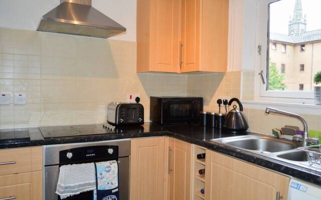 1 Bedroom Flat Near Leith Shore