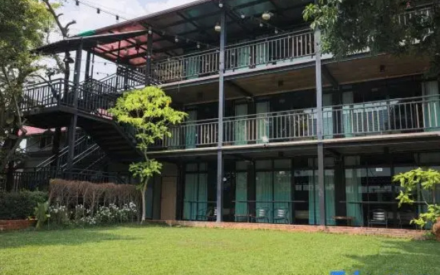 Phuniphat Pool Villa