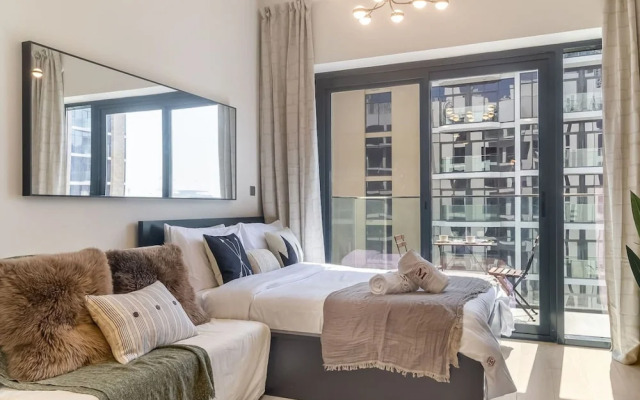 Elegant Studio w Balcony View Near Downtown Dubai