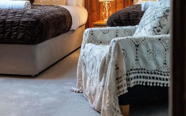 The Threshing Barn-Stunning 5 BD Retreat