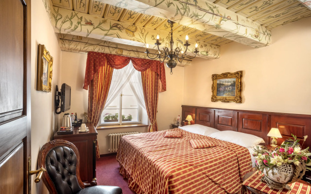 Hotel U Zlatého Stromu Prague by BHG
