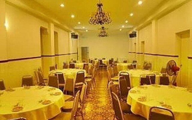 Paramount Hotel