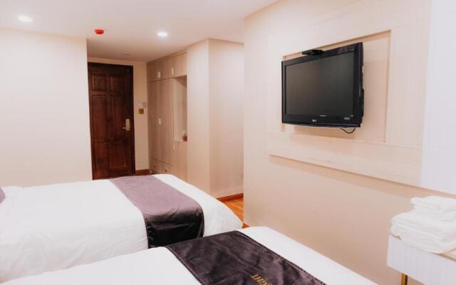 Silent Night Dem Lanh Hotel