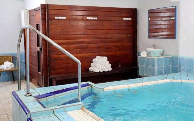 Americana Hotel