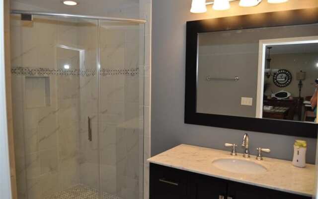 524queen 2 Bedroom Condo