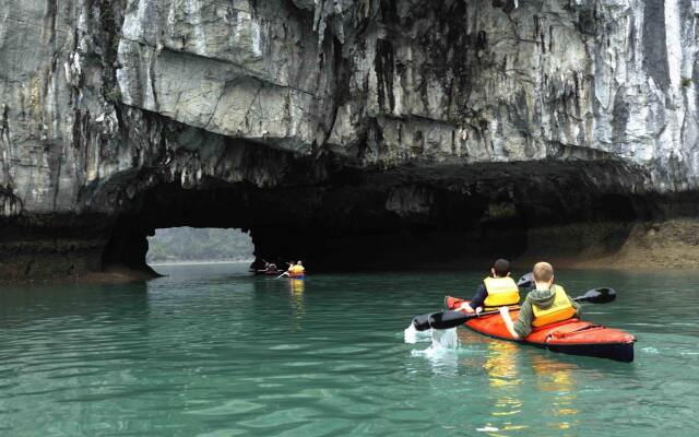 Heritage Line Violet Cruise-Ha Long Bay and Lan Ha