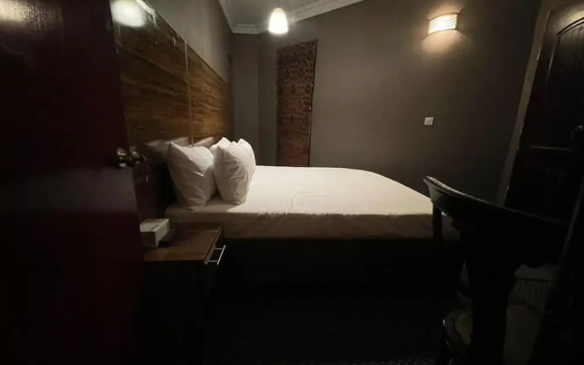Hotel 12 Oclock