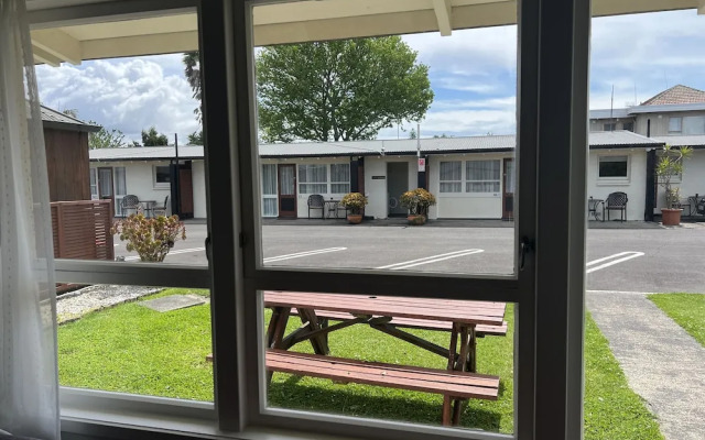 18th Avenue Thermal Motel
