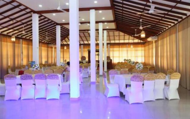 Aarya Hotel