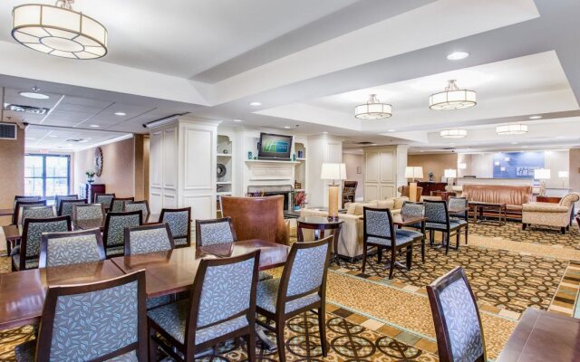 Holiday Inn Express Indianapolis Airport by IHG