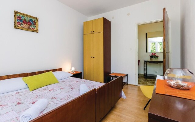 Awesome Home in Brsecine With Wifi and 3 Bedrooms