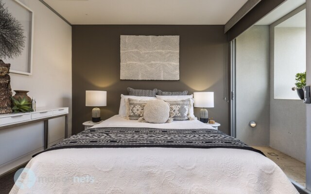 3BR Sydney Harbourside Home/Rooftop Pool & Parking