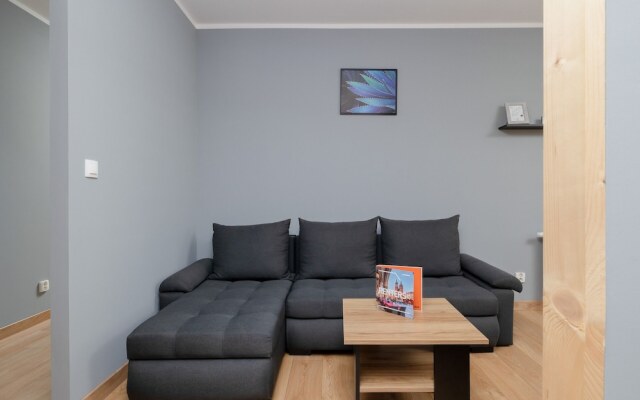 Osiedle Avia Apartment by Renters