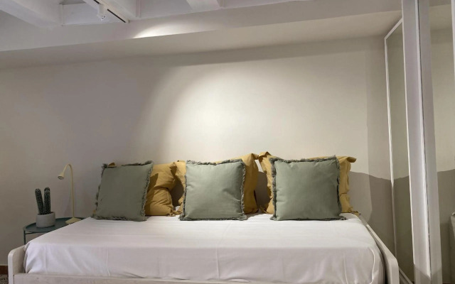 TH143 Studio Old Town