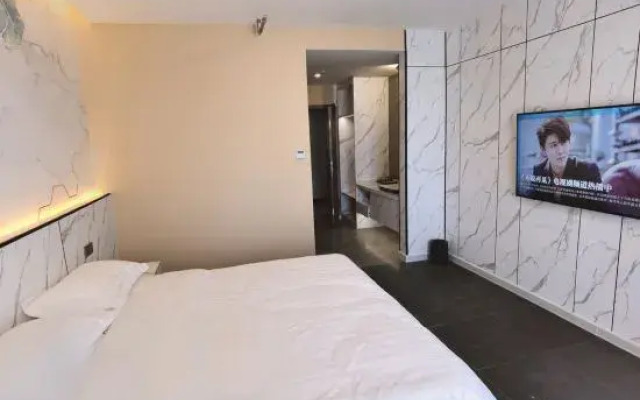 Sutian Homestay (Yuncheng Dongxing Upward Plaza)