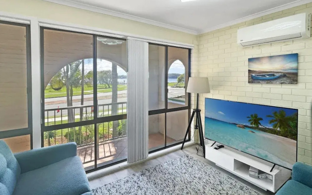 Charming 2-bed Apartment With Bay Views