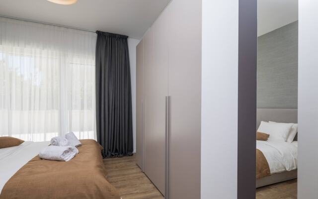 Luxury Villa Juliet with Heated Pool