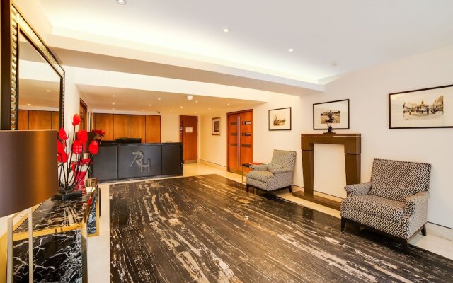 Simplistic Studio in London With Jacuzzi